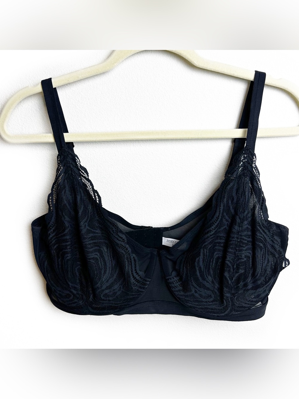 SHECURVE Full coverage lace minimizer bra in black size: 38G